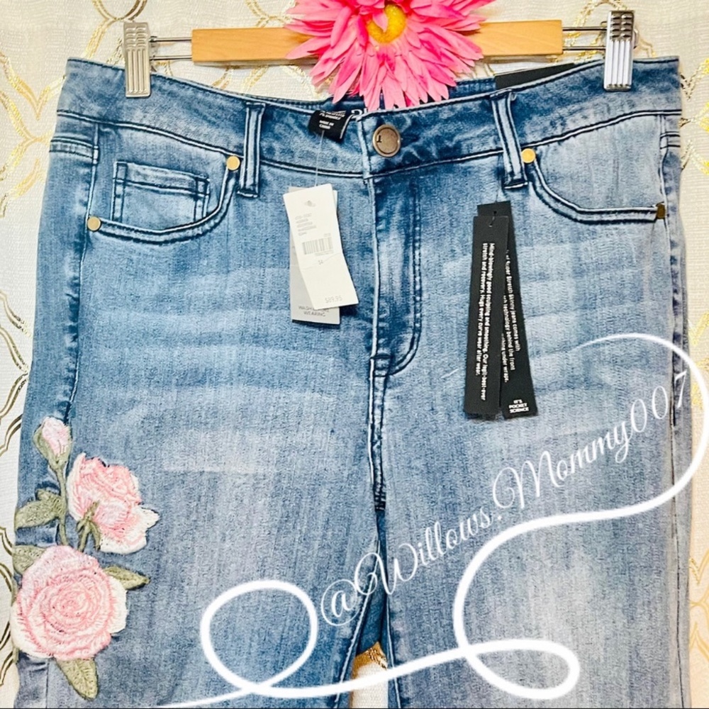 Lane Bryant MidRise Stretch Embroidered Ankle Jean